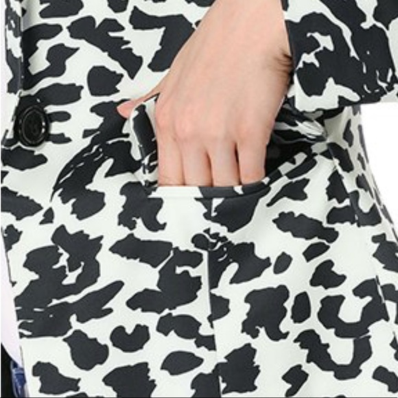 Minimalist One Button Closed Leopard Print Blazer - Picture 4 of 8